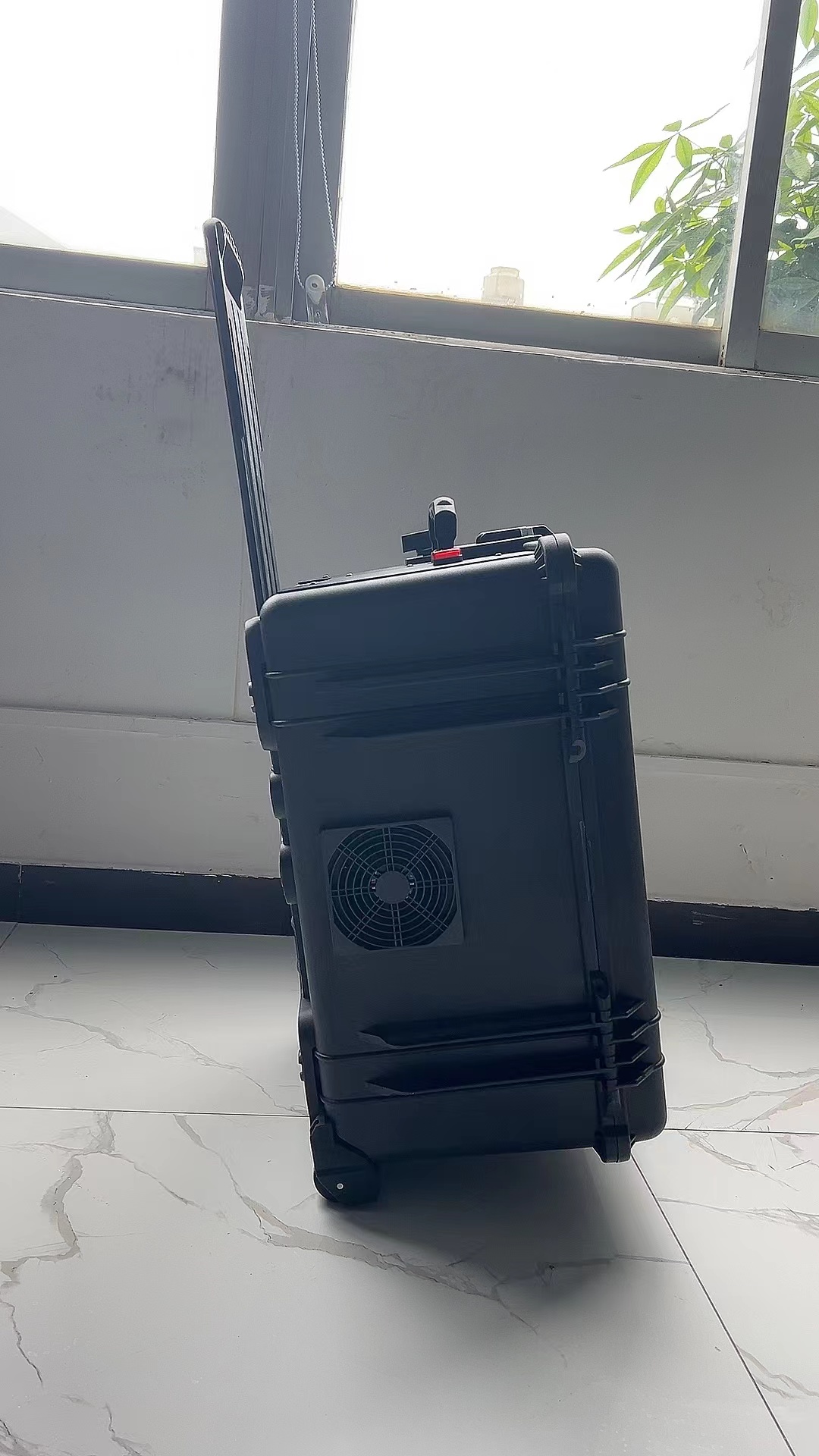 元宝山手拉箱型移动通信干扰器